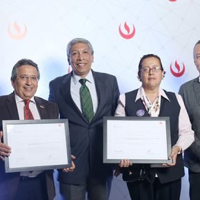 Trilce Salaverry recibe reconocimiento de la UPC